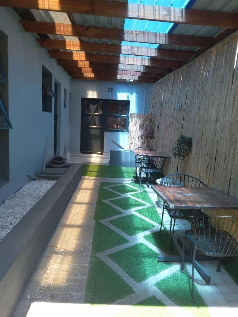 Victoria Guest Lodge Bellville Exterior foto